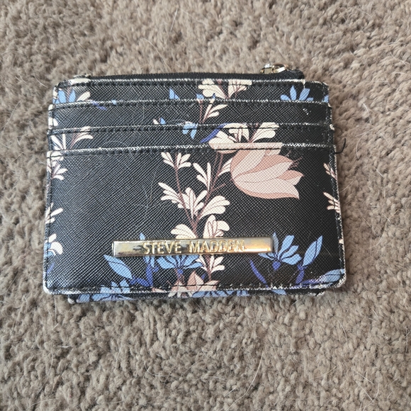 Steve Madden Handbags - Steve Madden Black Floral Card Holder